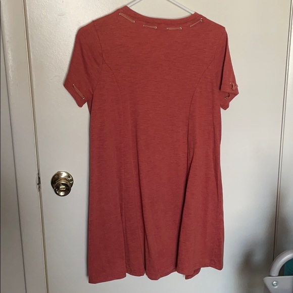 Deep red short sleeve loose dress - Picture 2 of 4